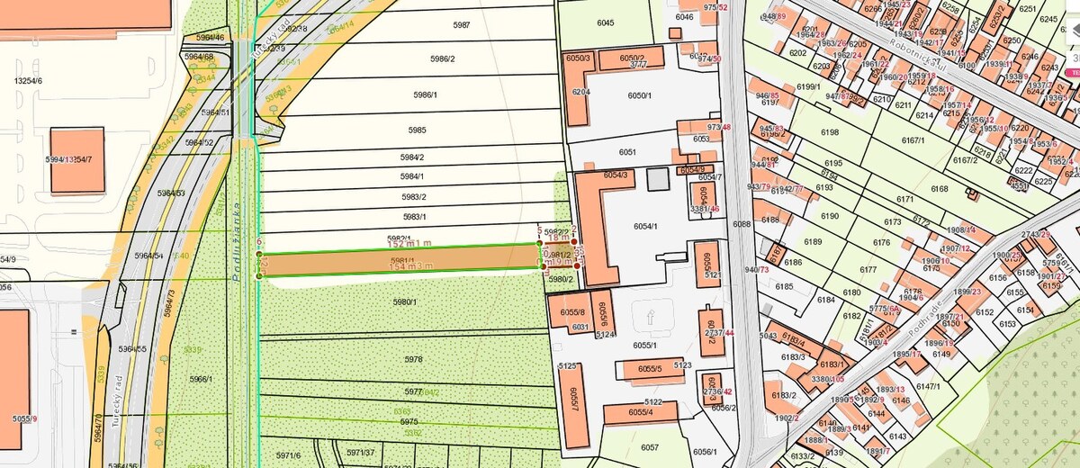 Stavebný pozemok 2100m2 v centre mestaLevice na PREDAJ — foto 3