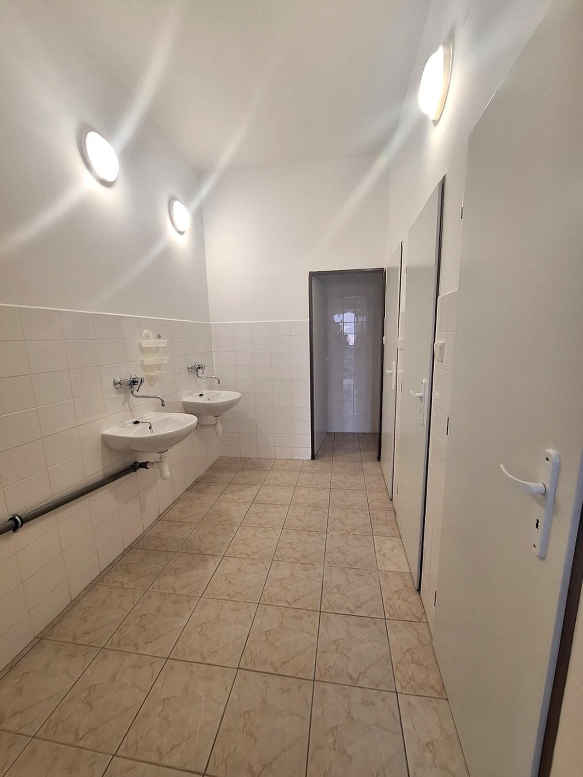 Prenájom  kancelárii  (od 15 m2-155 m2), Tulská ul., Zvolen — foto 10