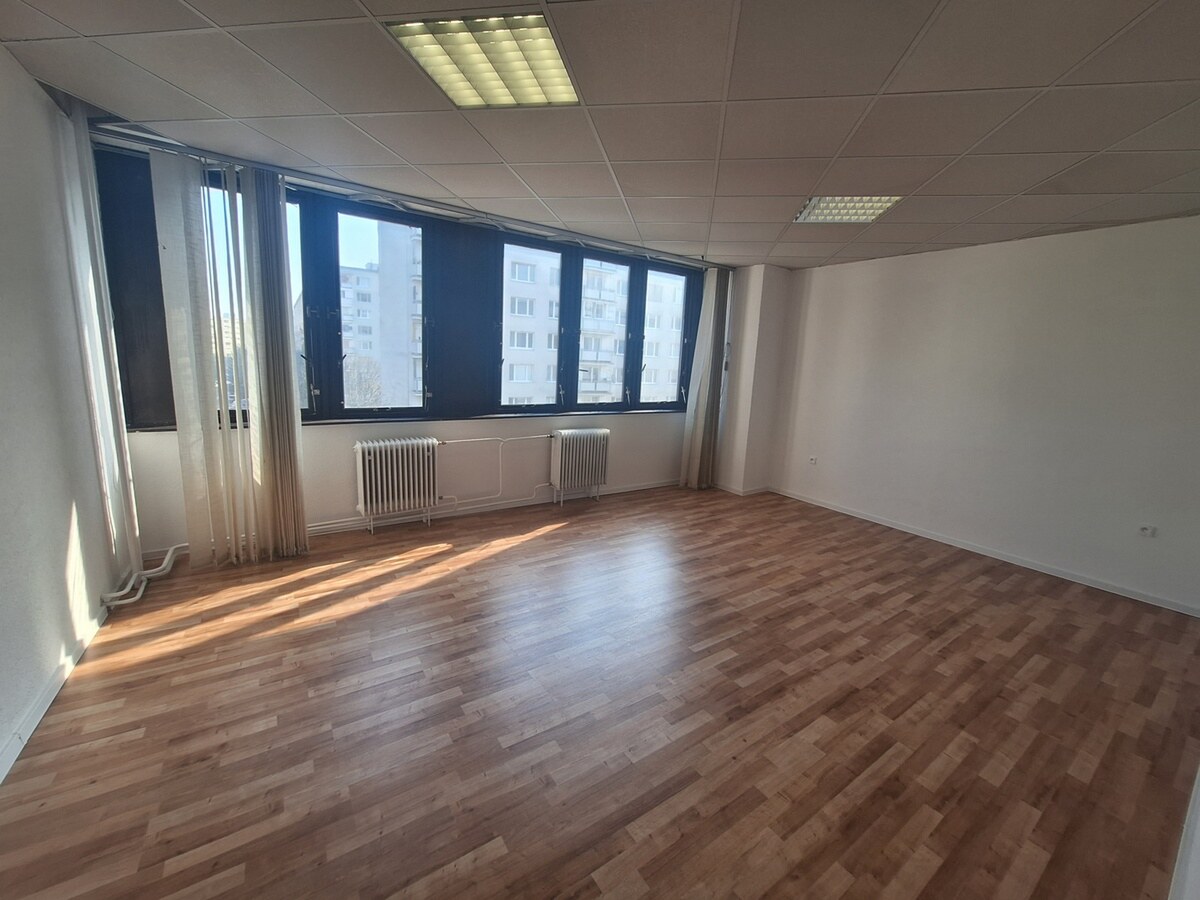 Prenájom  kancelárii  (od 15 m2-155 m2), Tulská ul., Zvolen — foto 4