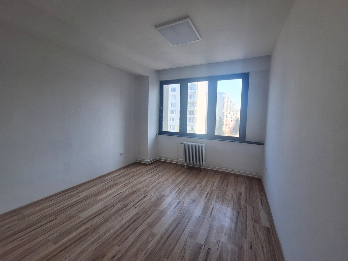 Prenájom  kancelárii  (od 15 m2-155 m2), Tulská ul., Zvolen — foto 5