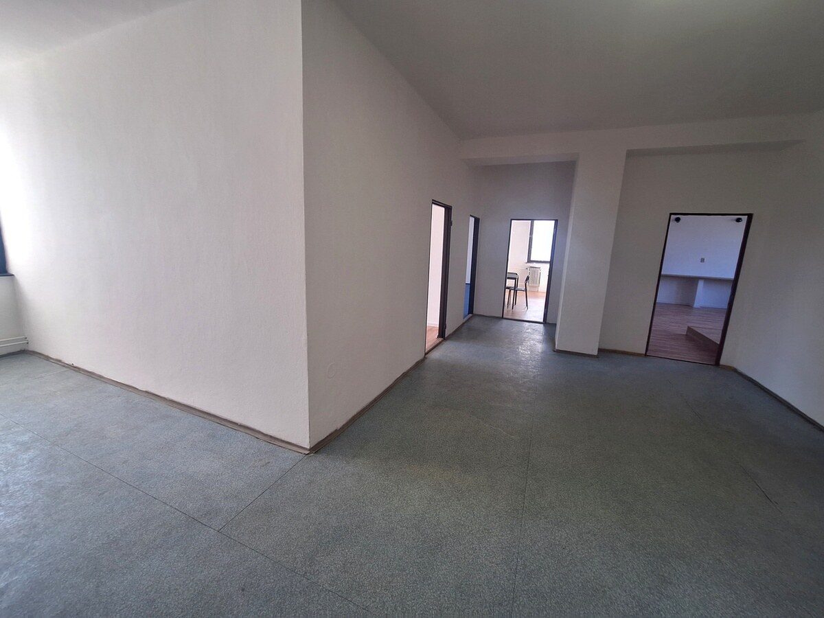 Prenájom  kancelárii  (od 15 m2-155 m2), Tulská ul., Zvolen — foto 8