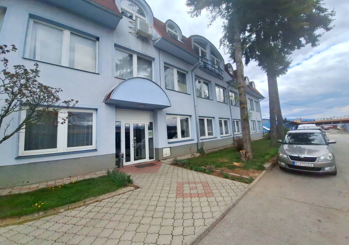 Kancelárie na prenájom,  15 + 15 m2,  Zvolen, Lieskovská cesta