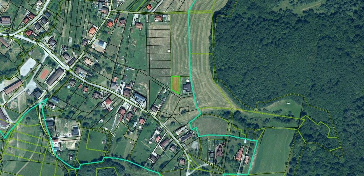 POZEMOK URČENÝ NA VÝSTAVBU V PRÍJEMNEJ OBCI BLÍZKO ZVOLENA - PODZÁMČOK — foto 4