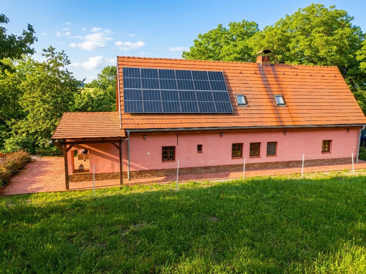 ZNÍŽENÁ CENA_ROMANTIKA V PREROBENOM DOME, V TICHOM PROSTREDÍ LESA — foto 16
