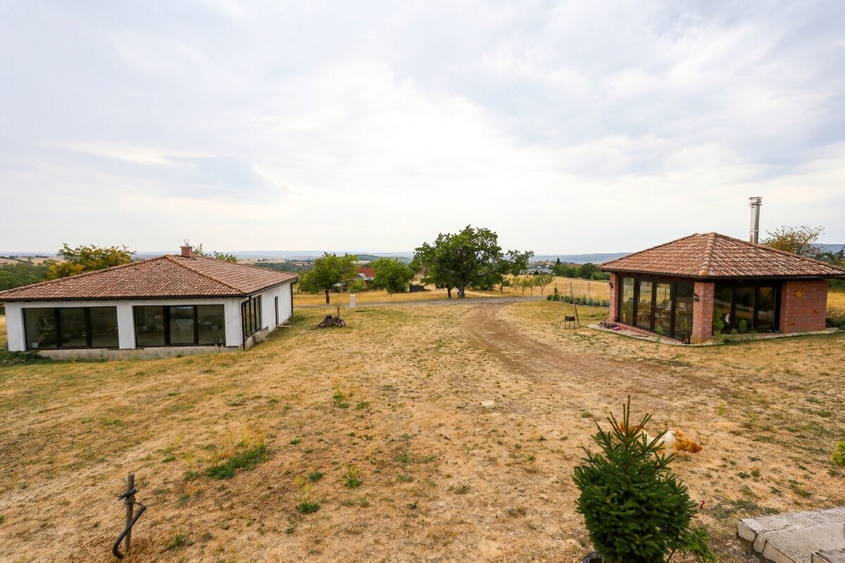 LUXUSNÝ RODINNÝ DOM V NADŠTANDARDNOM PREVEDENÍ S VEĽKÝM POZEMKOM