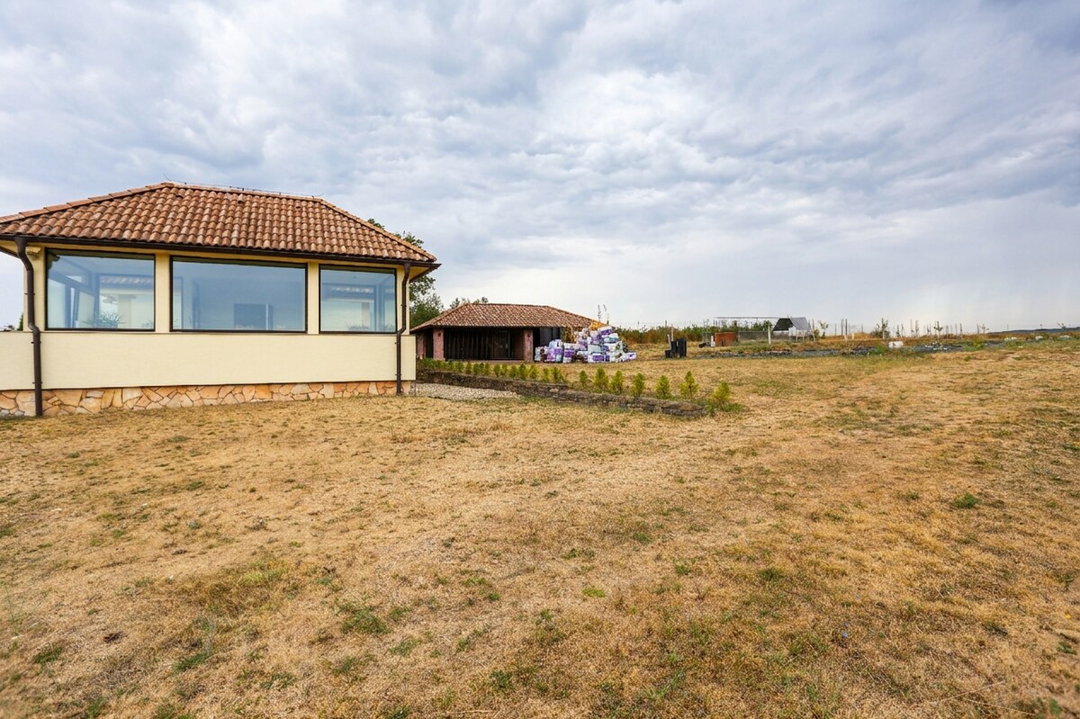 LUXUSNÝ RODINNÝ DOM V NADŠTANDARDNOM PREVEDENÍ S VEĽKÝM POZEMKOM — foto 8