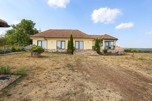 LUXUSNÝ RODINNÝ DOM V NADŠTANDARDNOM PREVEDENÍ S VEĽKÝM POZEMKOM — foto 9