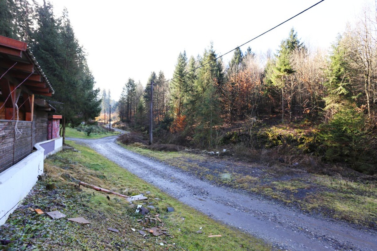 TRVALE OBÝVATEĽNÁ VEĽKÁ CHATA, BÝVAJ A PODNIKAJ V PRÍRODE — foto 4