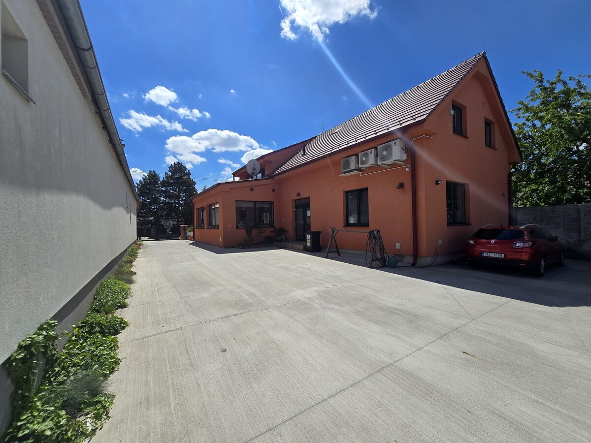 Prenájom Open Space priestor s parkovaním Záhorská Bystrica — foto 2