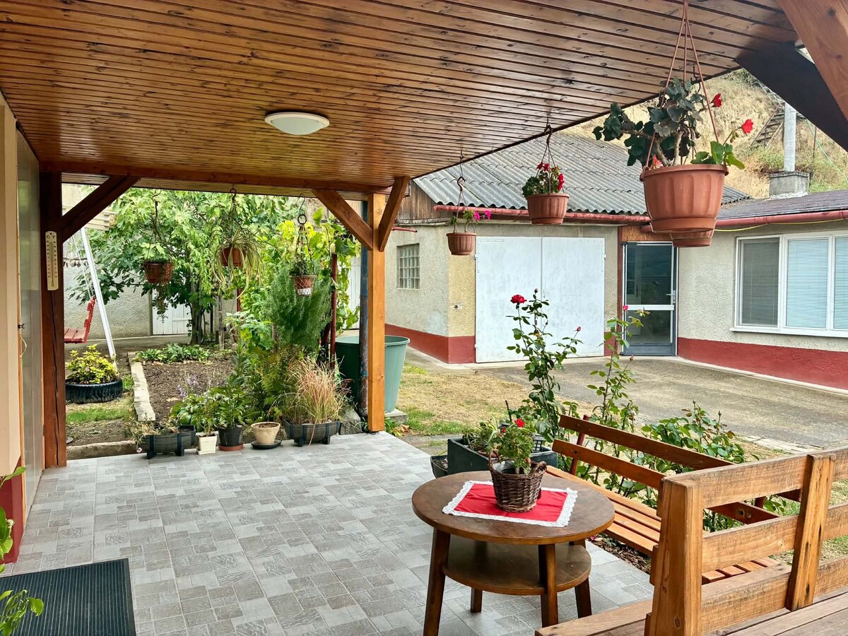 EXKLUZÍVNE | CHĽABA | RODINNÝ DOM S GARÁŽOU, ĎALŠOU BUDOVOU, VYVÝŠENOU ZÁHRADOU S NÁDHERNÝM VÝHĽADOM A 3 KLENBOVÝMI PIVNICAMI | 1 076 m² — foto 16