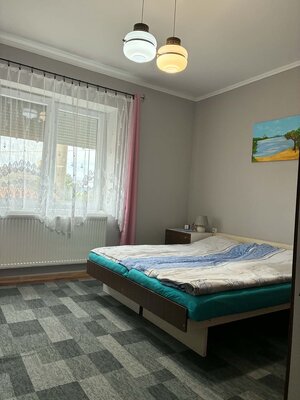 EXKLUZÍVNE | CHĽABA | RODINNÝ DOM S GARÁŽOU, ĎALŠOU BUDOVOU, VYVÝŠENOU ZÁHRADOU S NÁDHERNÝM VÝHĽADOM A 3 KLENBOVÝMI PIVNICAMI | 1 076 m² — foto 8