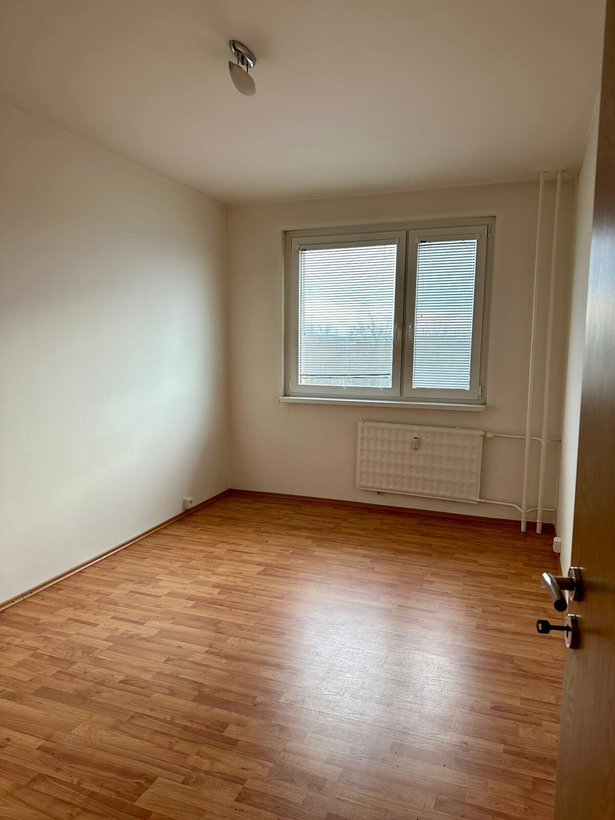 EXKLUZÍVNE – Priestranný zrekonštruovaný 3-izbový byt s balkónom – Štúrovo — foto 4