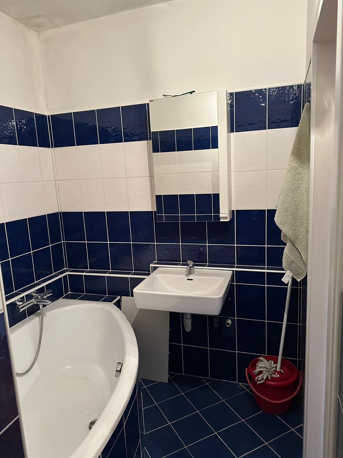 EXKLUZÍVNE – Priestranný zrekonštruovaný 3-izbový byt s balkónom – Štúrovo — foto 7