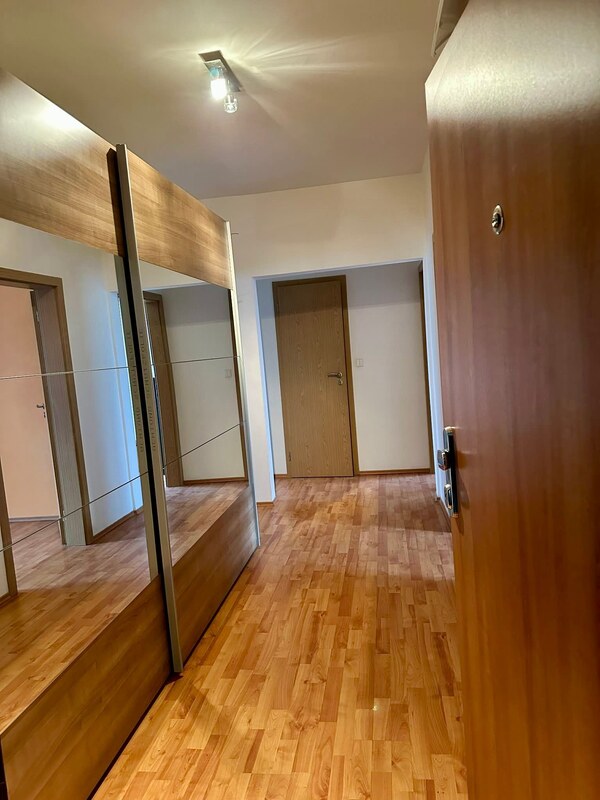 EXKLUZÍVNE – Priestranný zrekonštruovaný 3-izbový byt s balkónom – Štúrovo