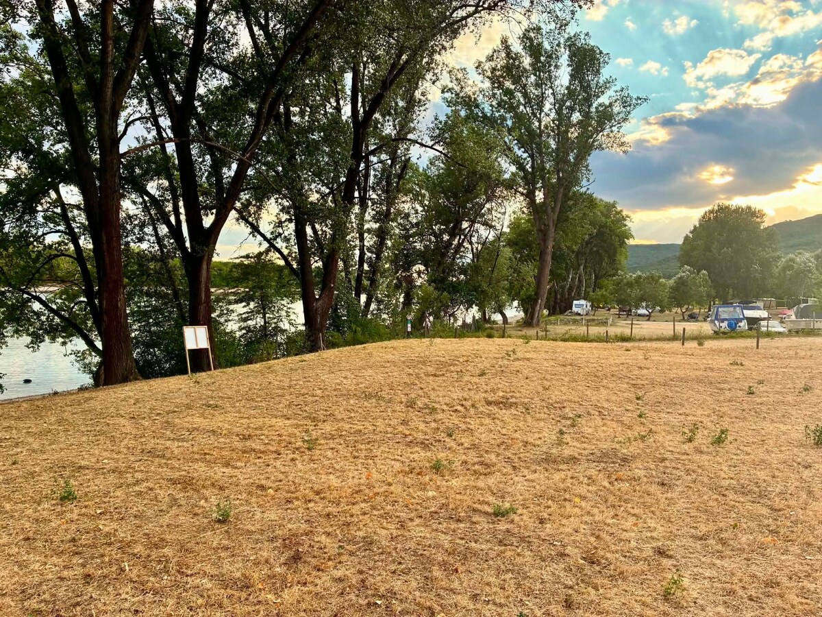 POZEMOK V BEZPROSTREDNEJ BLÍZKOSTI DUNAJA | CHĽABA | 649 m² | VÝNIMOČNÁ REKREAČNÁ LOKALITA