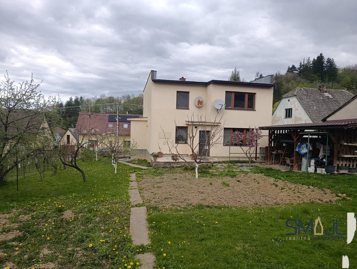 Dvojgeneračný rodinný dom na predaj – Sverepec, okres Považská Bystrica  (819 m²)