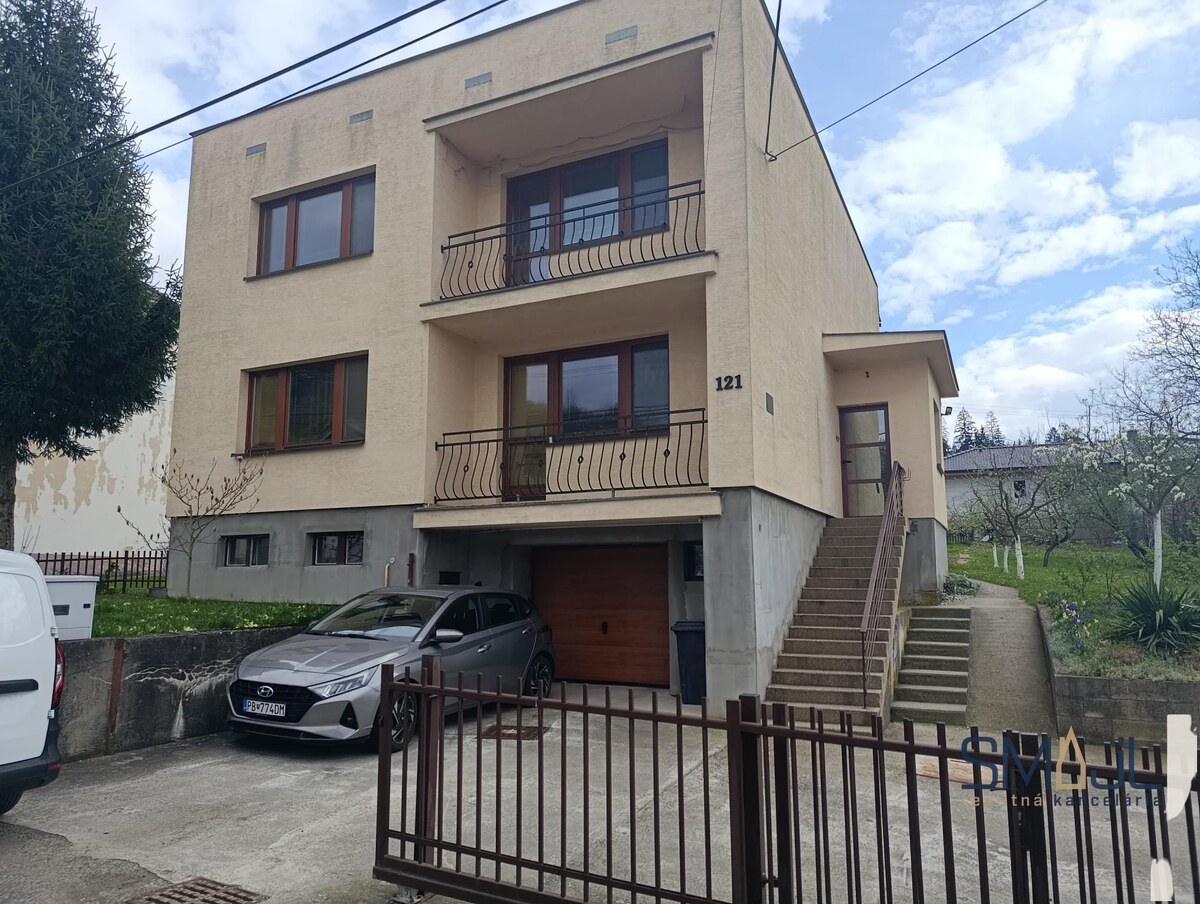 Dvojgeneračný rodinný dom na predaj – Sverepec, okres Považská Bystrica  (819 m²) — foto 2