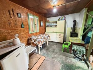 Ponúkame záhradný domček s veľkým potenciálom v pokojnej lokalite za nadjazdom — foto 3