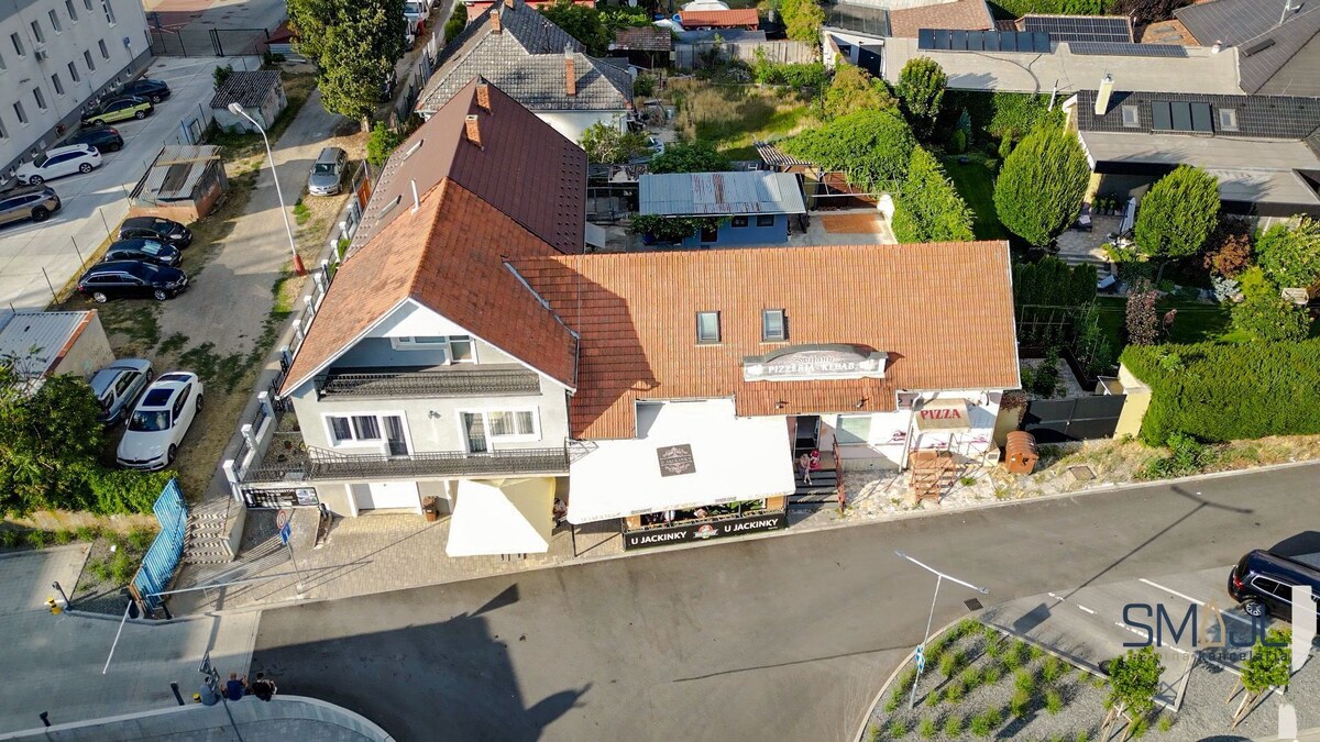 Rodinný dom s podnikateľským priestorom a garážou v atraktívnej lokalite Levíc — foto 32