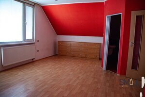 Rodinný dom s podnikateľským priestorom a garážou v atraktívnej lokalite Levíc — foto 13