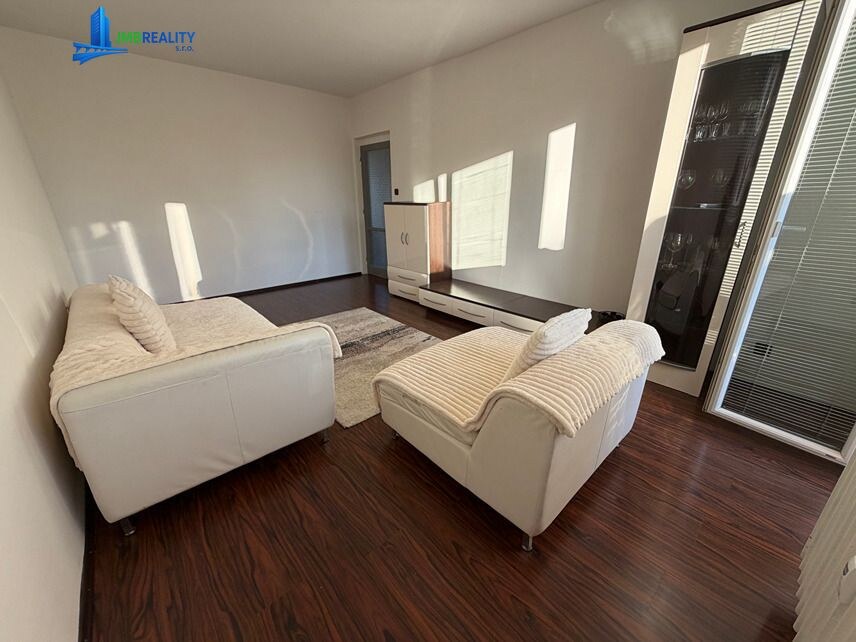 3-izbový slnečný byt (výmera 74,40m2) + lodžia, na Švermovej ulici s nádherným výhľadom v úžasnej lokalite blízko centra. — foto 4