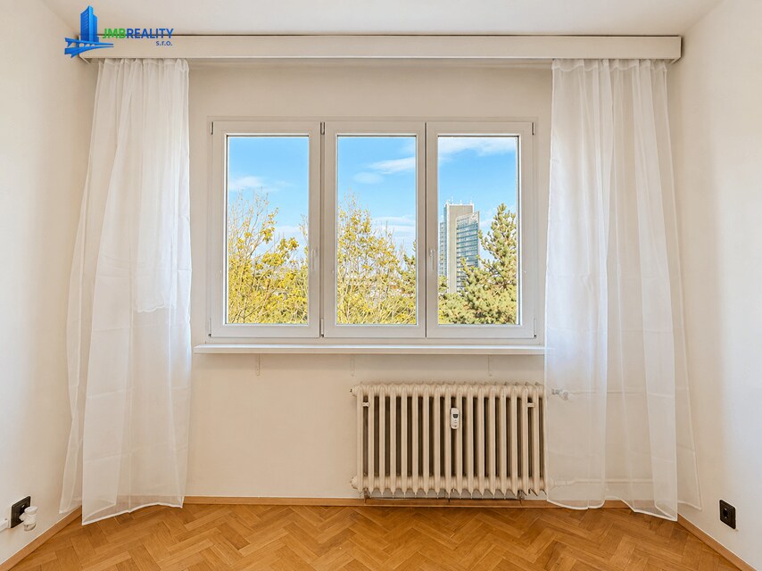 3-izbový slnečný byt (výmera 74,40m2) + lodžia, na Švermovej ulici s nádherným výhľadom v úžasnej lokalite blízko centra. — foto 9