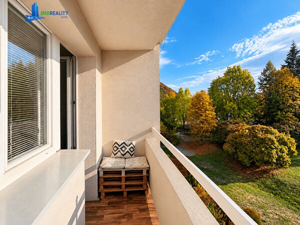3-izbový slnečný byt (výmera 74,40m2) + lodžia, na Švermovej ulici s nádherným výhľadom v úžasnej lokalite blízko centra.