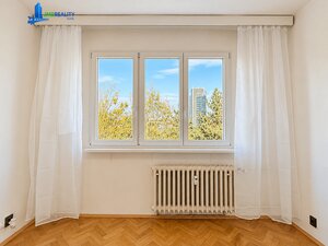 3-izbový slnečný byt (výmera 74,40m2) + lodžia, na Švermovej ulici s nádherným výhľadom v úžasnej lokalite blízko centra. — foto 9
