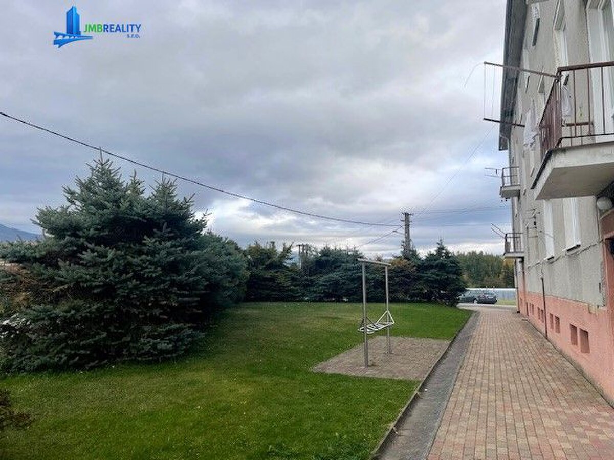 Super 2i byt s balkónom a zariadením v Závadke nad Hronom — foto 20