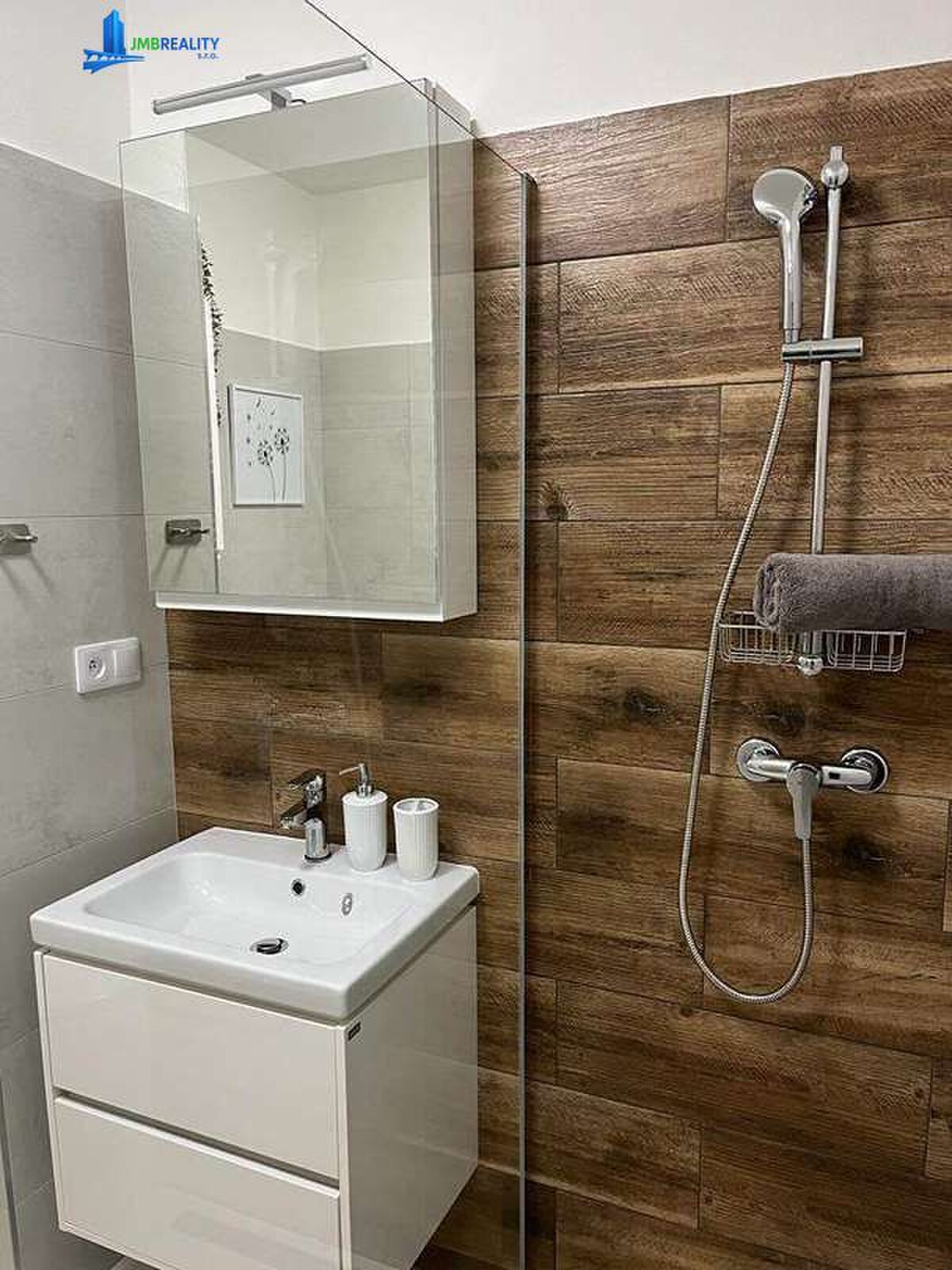 2i zariadený byt s garážovým státím v BB, Petelenova ulica — foto 18