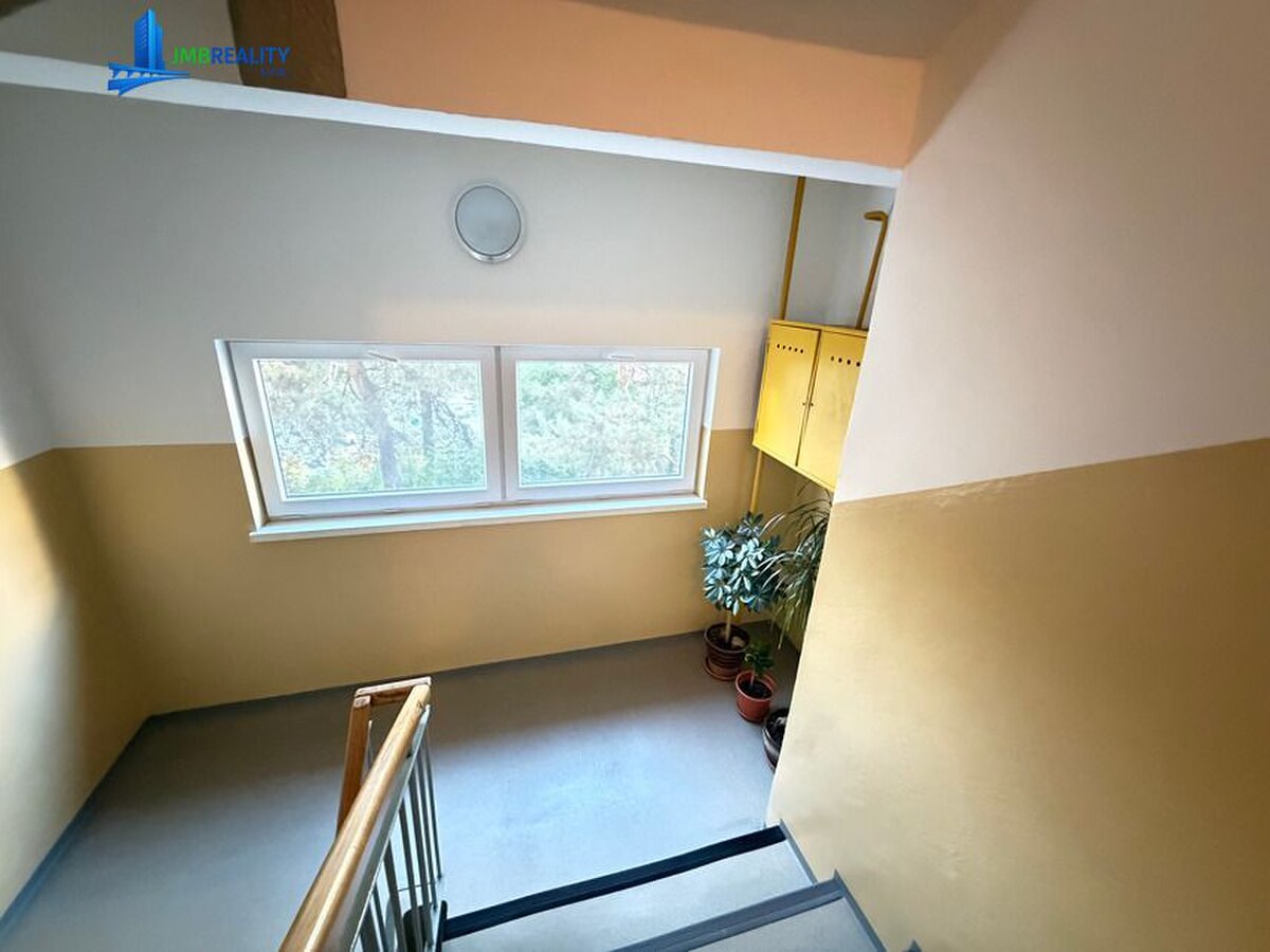 3-izbový slnečný byt (výmera 74,40m2) + lodžia, na Švermovej ulici s nádherným výhľadom v úžasnej lokalite blízko centra. — foto 12