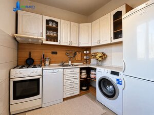 3-izbový slnečný byt (výmera 74,40m2) + lodžia, na Švermovej ulici s nádherným výhľadom v úžasnej lokalite blízko centra. — foto 9