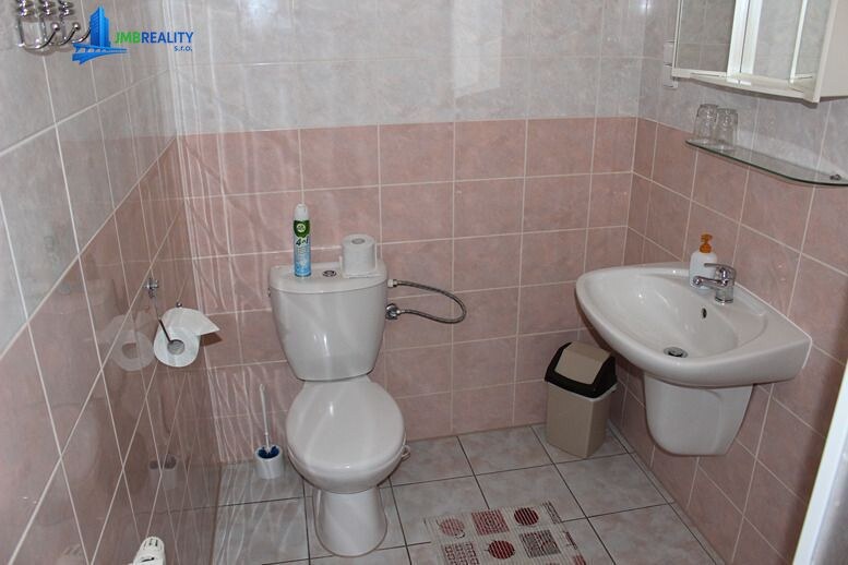 Penzión s celoročnou prevádzkou v srdci kúpeľného mestečka Kováčová — foto 11