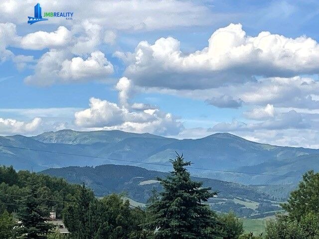 Pozemok s IS na stavbu RD v Brezne-Vrchdolinka s výhľadom na N. Tatry 