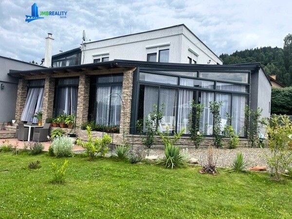 LUXUSNÝ 3-apartmánový dom+garáž+chatka+vináreň v Brezne (novostavby)