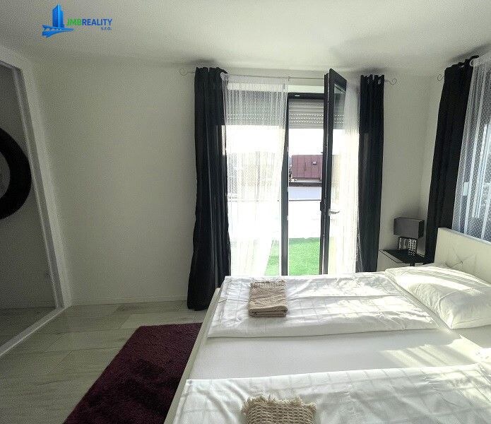 LUXUSNÝ 3-apartmánový dom+garáž+chatka+vináreň v Brezne (novostavby) — foto 37
