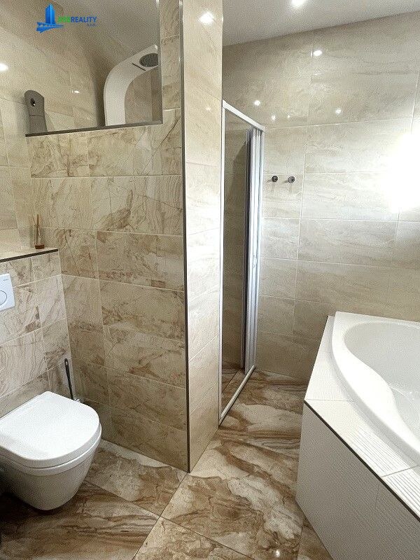 LUXUSNÝ 3-apartmánový dom+garáž+chatka+vináreň v Brezne (novostavby) — foto 40