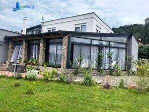 LUXUSNÝ 3-apartmánový dom+garáž+chatka+vináreň v Brezne (novostavby) — foto 1