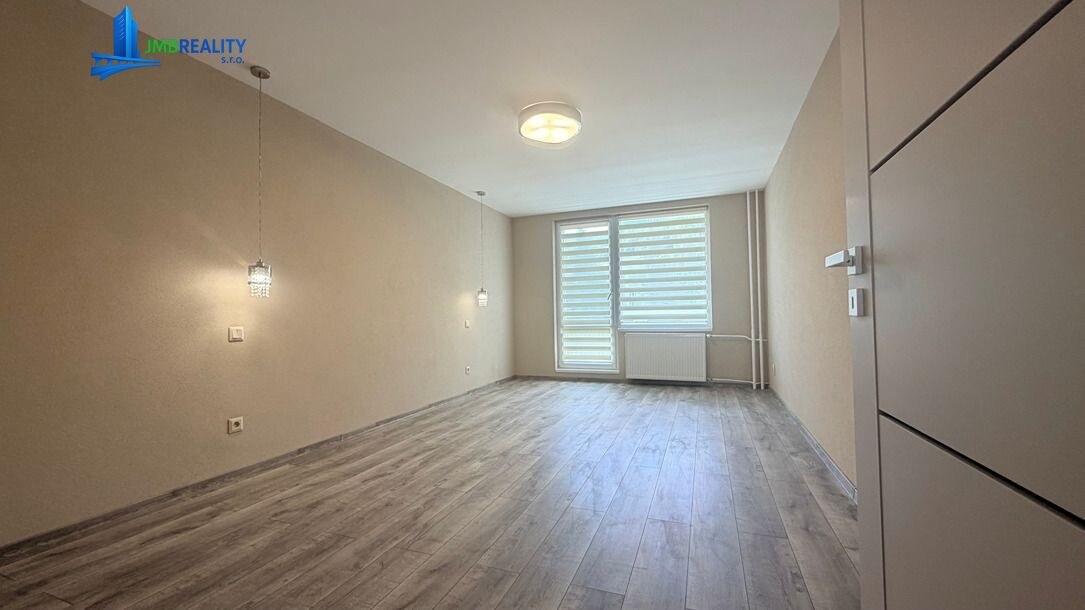 Nádherný, kompletne novozrekonštruovaný 2-izbový byt s balkónom – Zvolen — foto 12