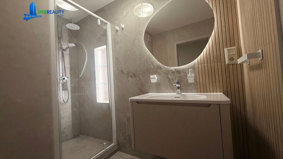 Nádherný, kompletne novozrekonštruovaný 2-izbový byt s balkónom – Zvolen — foto 15