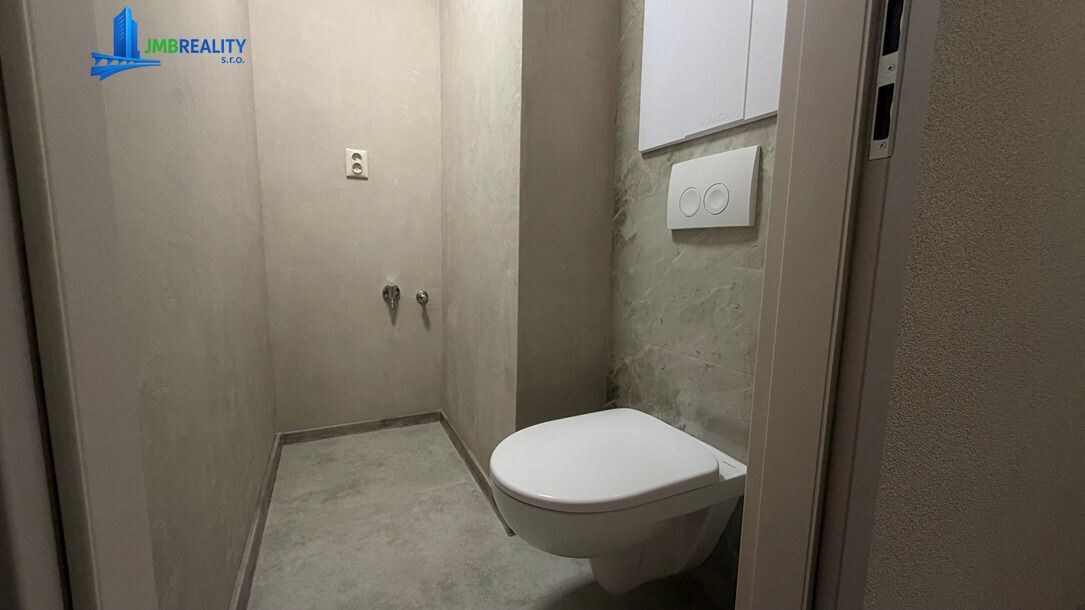 Nádherný, kompletne novozrekonštruovaný 2-izbový byt s balkónom – Zvolen — foto 18