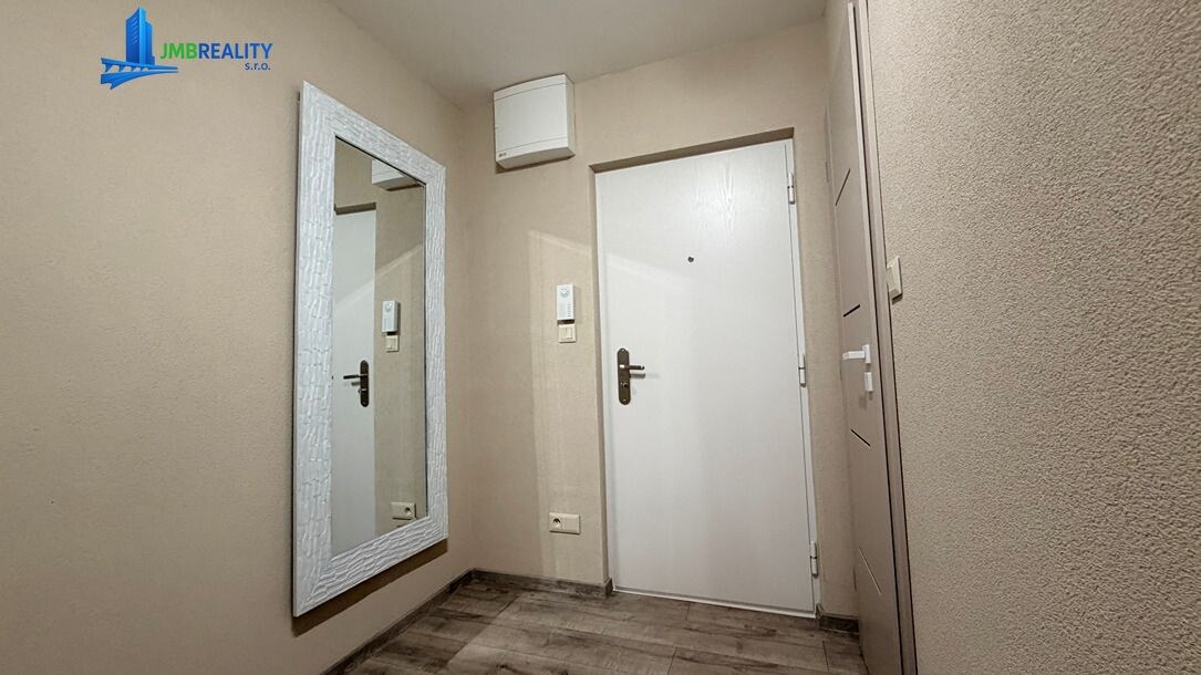 Nádherný, kompletne novozrekonštruovaný 2-izbový byt s balkónom – Zvolen — foto 19