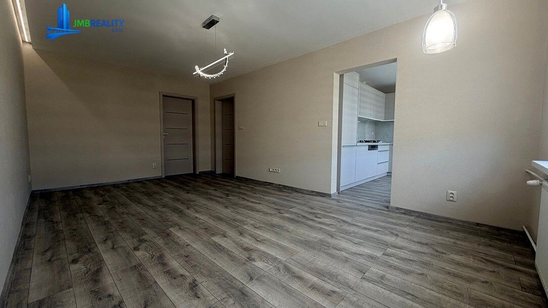 Nádherný, kompletne novozrekonštruovaný 2-izbový byt s balkónom – Zvolen — foto 6