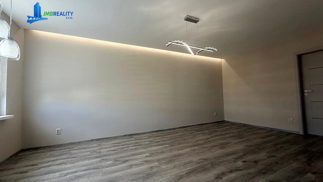 Nádherný, kompletne novozrekonštruovaný 2-izbový byt s balkónom – Zvolen — foto 9