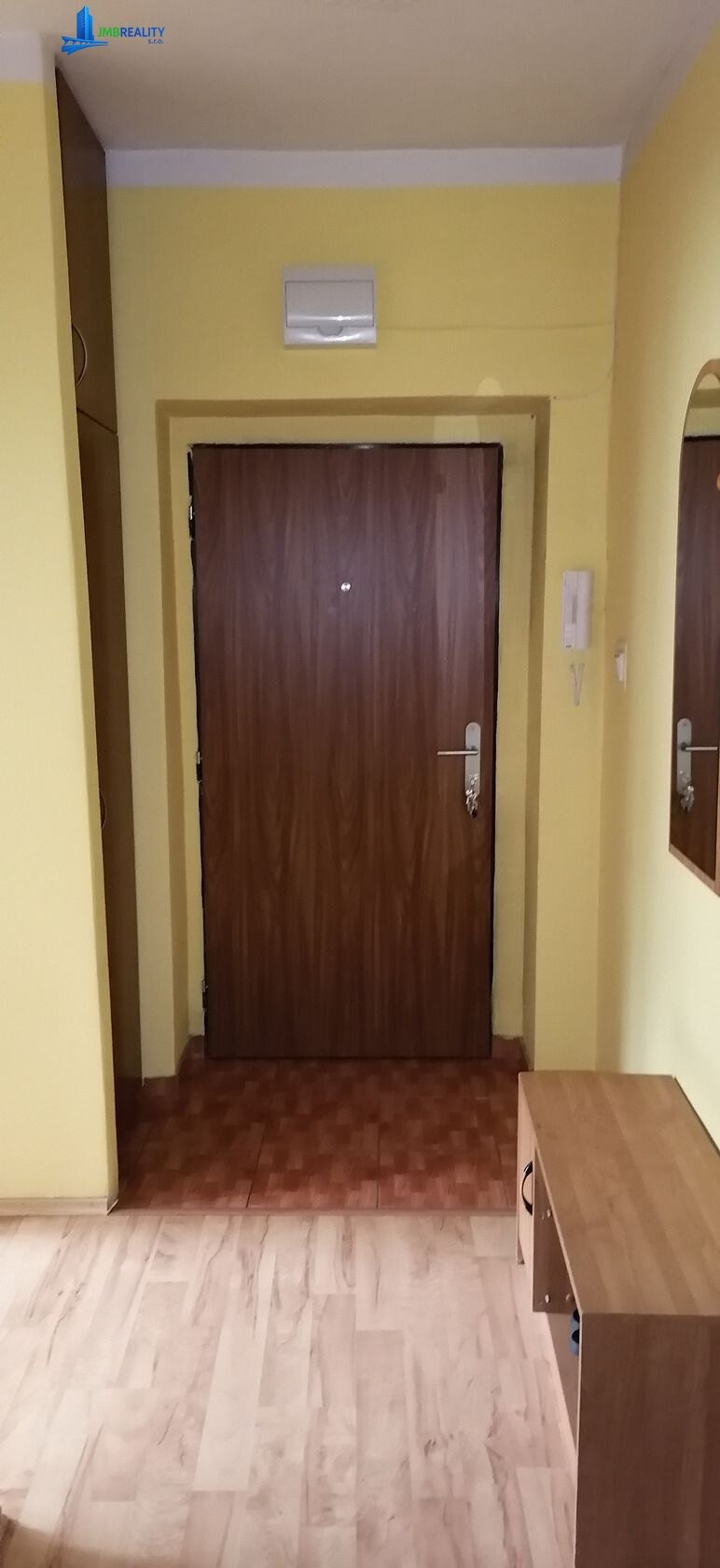 Zrekonštruovaný 3-izbový byt s lodžiou v Brusne — foto 21