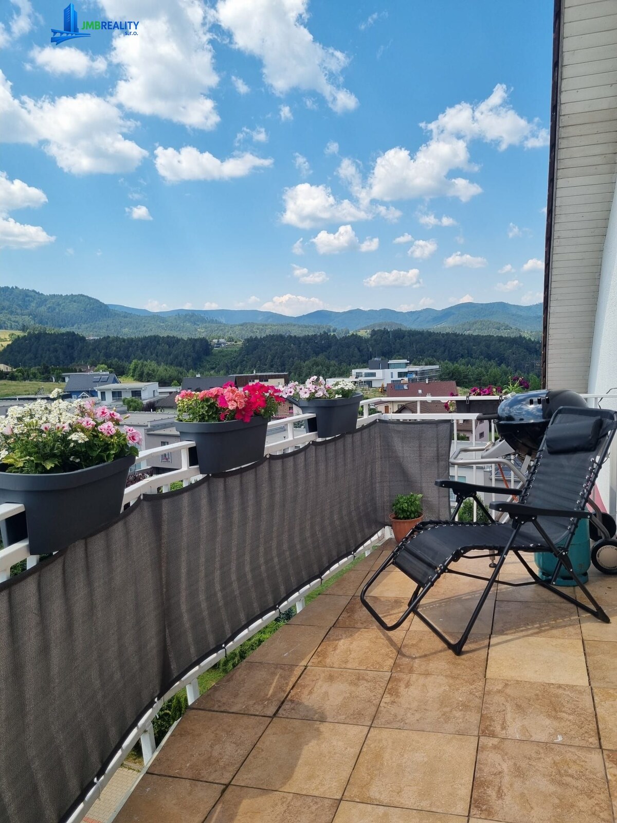 Slnečný 3-izbový byt s panoramatickým výhľadom — foto 11
