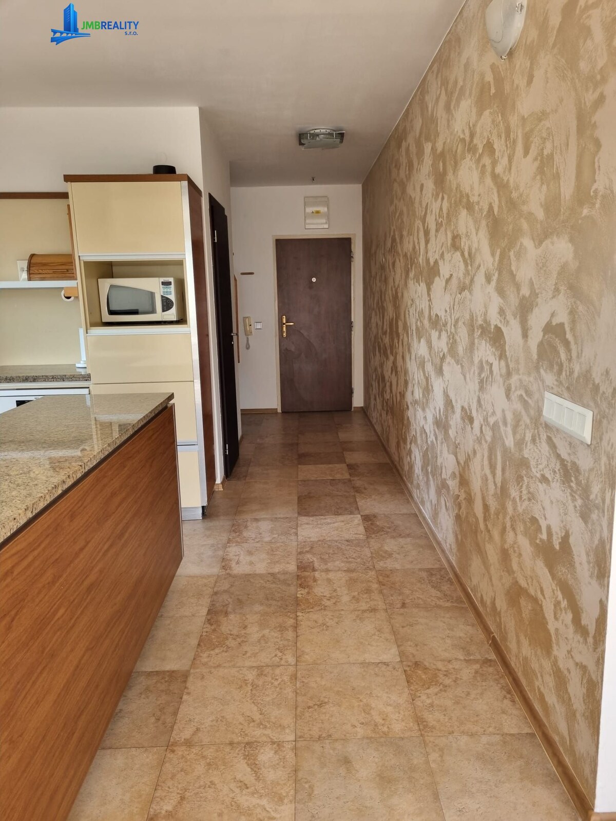 Slnečný 3-izbový byt s panoramatickým výhľadom — foto 13