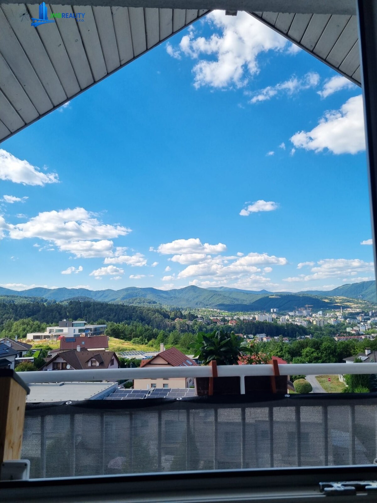 Slnečný 3-izbový byt s panoramatickým výhľadom — foto 24