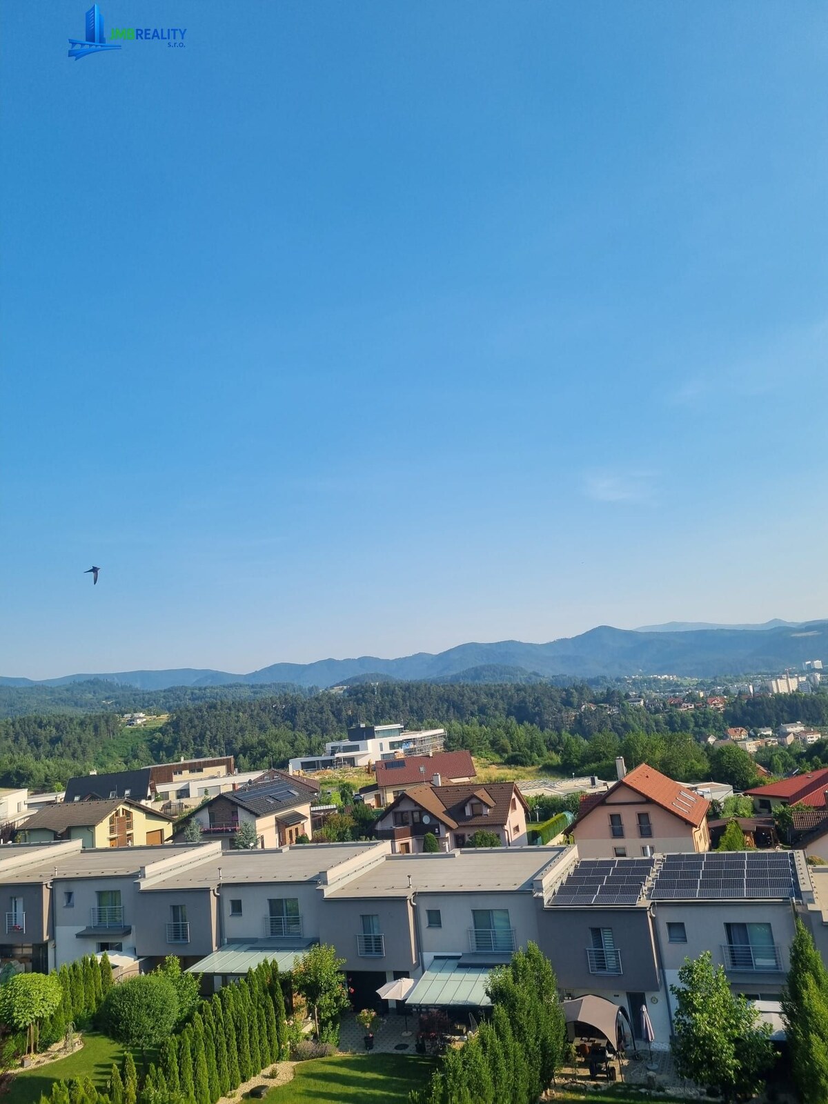 Slnečný 3-izbový byt s panoramatickým výhľadom — foto 26