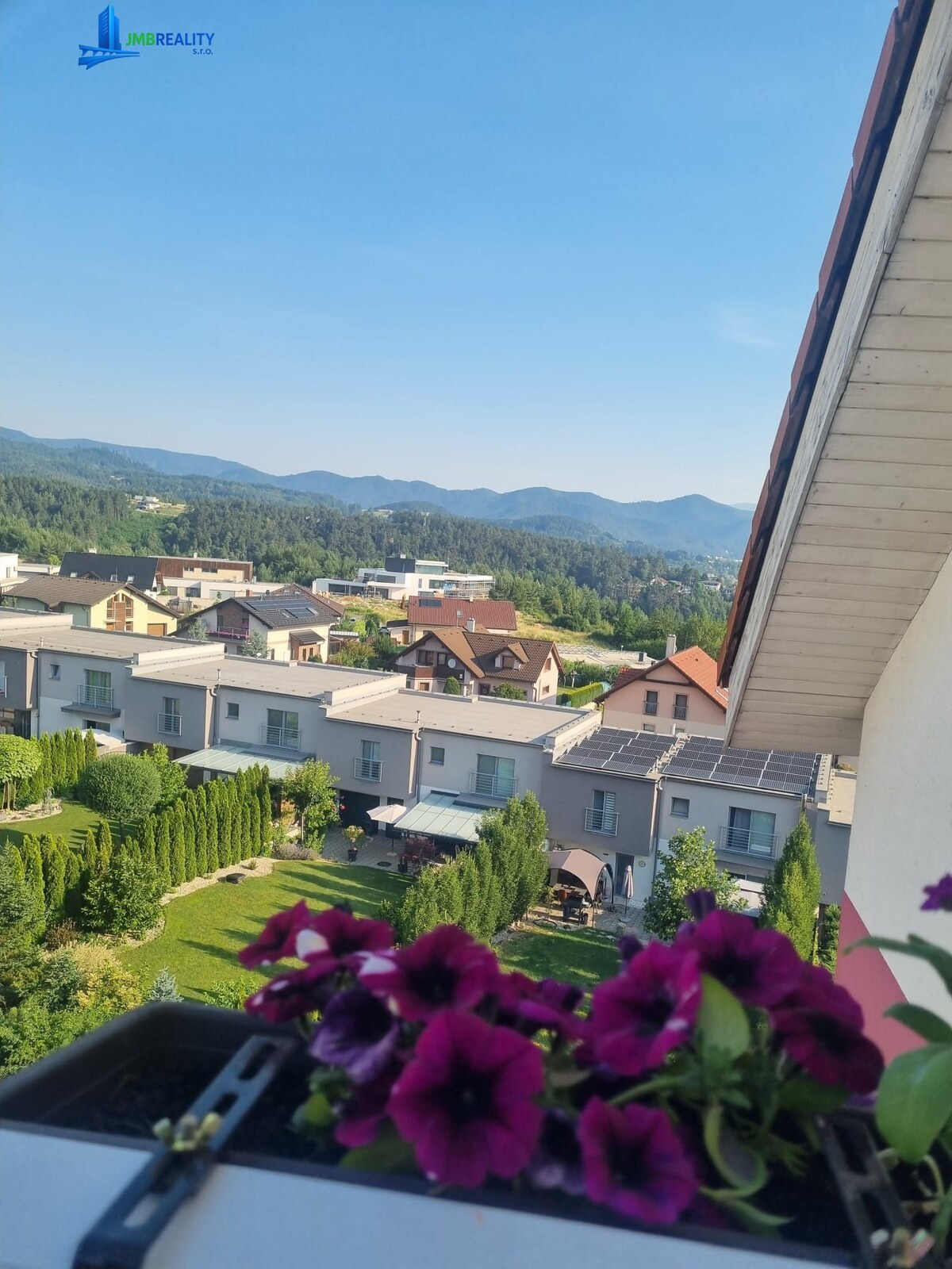 Slnečný 3-izbový byt s panoramatickým výhľadom — foto 27